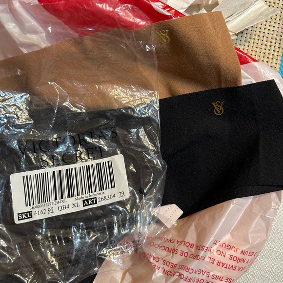 🖤🤎😇🤍🪽2 Victoria’s Secret underwear NWT. Size XL. Beige and Black no-show thongs - Picture 2 of 3